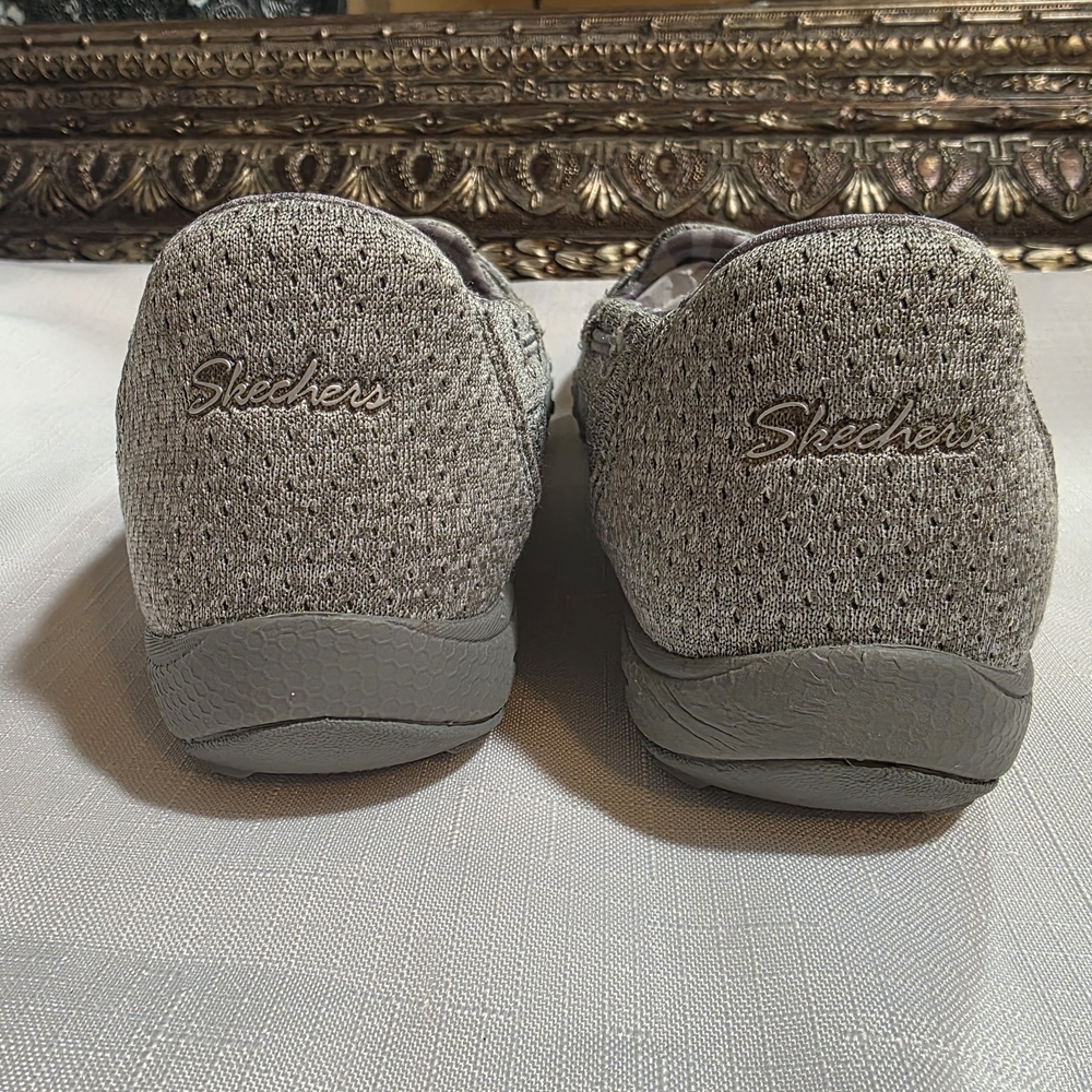 Skechers Gray Relaxed Fit Slip-Ons.  Sz 6 - Picture 4 of 8